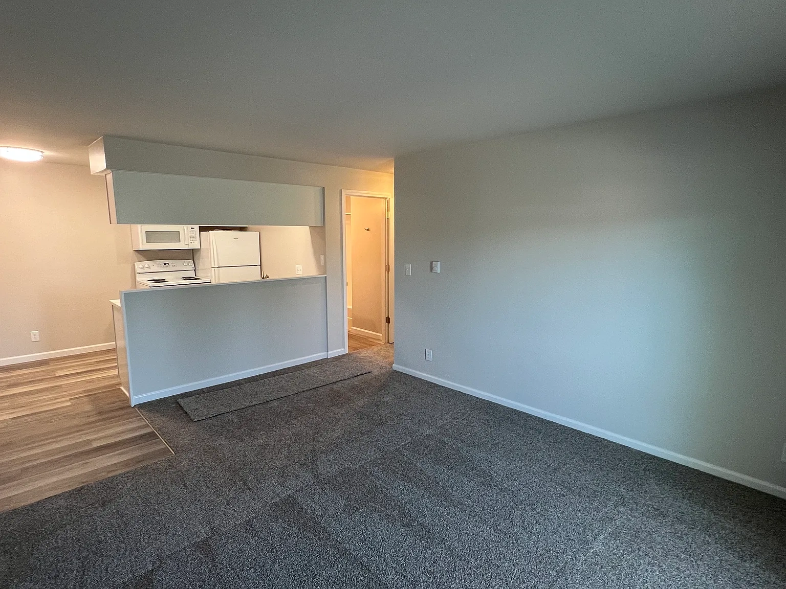 Lakewood Apartments – photo 2