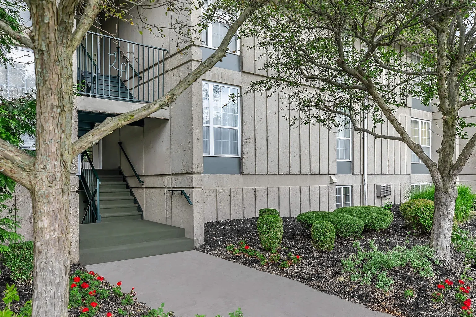 Lansing West Apartments – photo 3