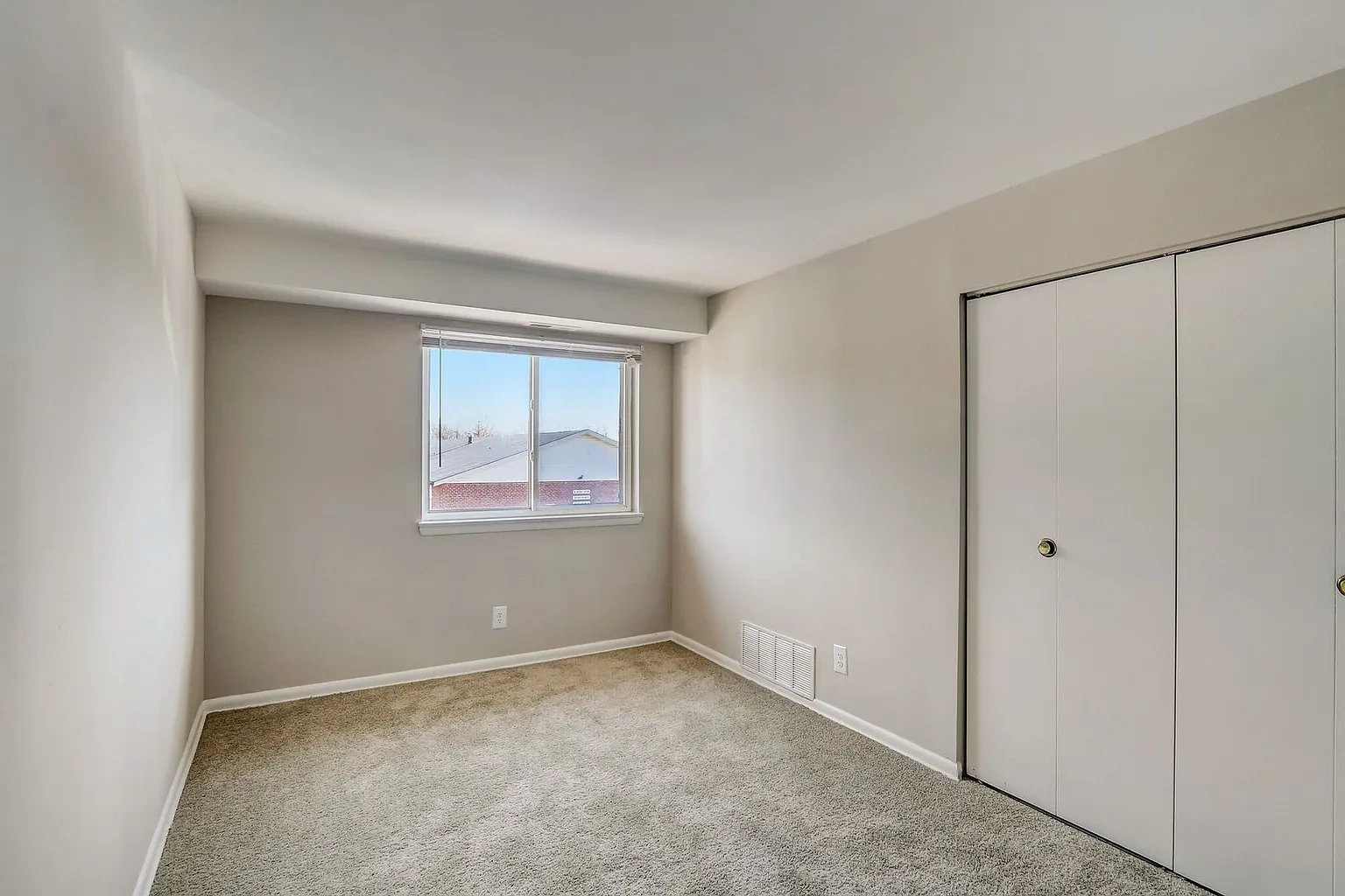 Hillsdale Manor Apartments – photo 1
