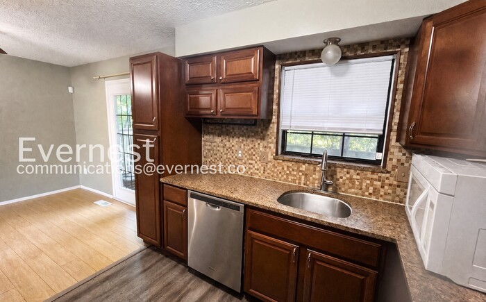 1372 Eastwick Way – photo 3