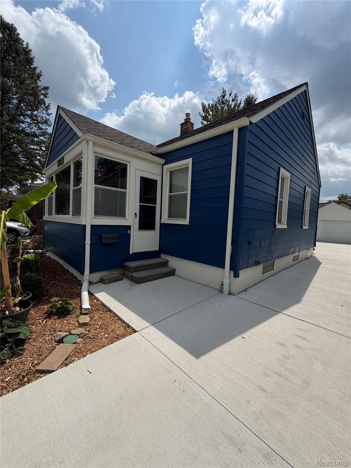 1221 West Blvd – photo 3