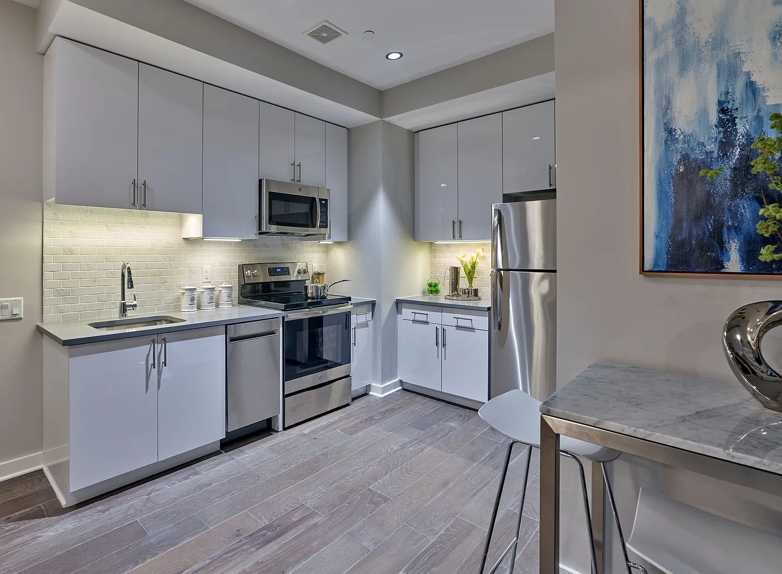 210 Main – photo 2