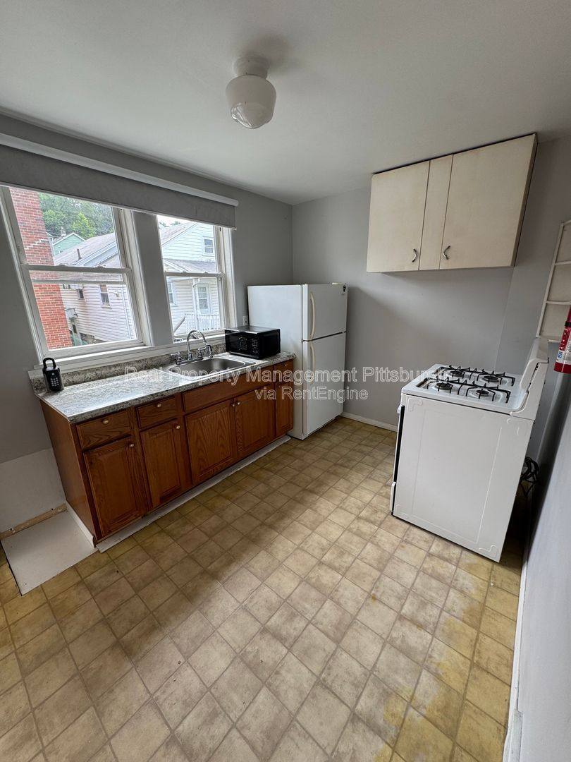 627 5th Ave – photo 1
