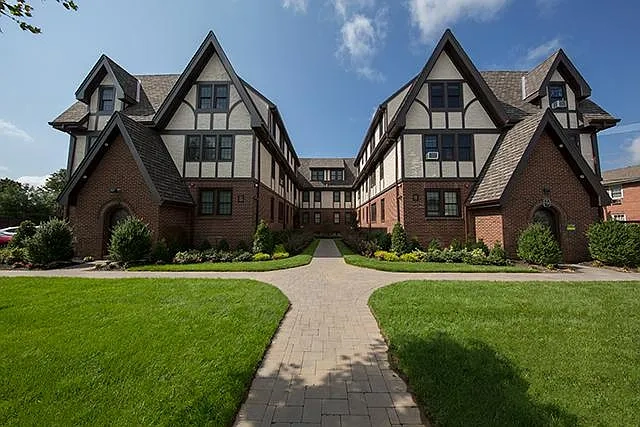 Fairfield Tudor at Bay Shore – photo 1