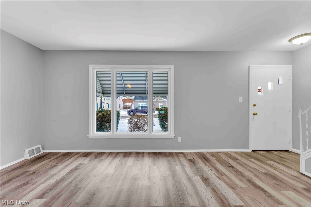 26450 Drakefield Ave – photo 2