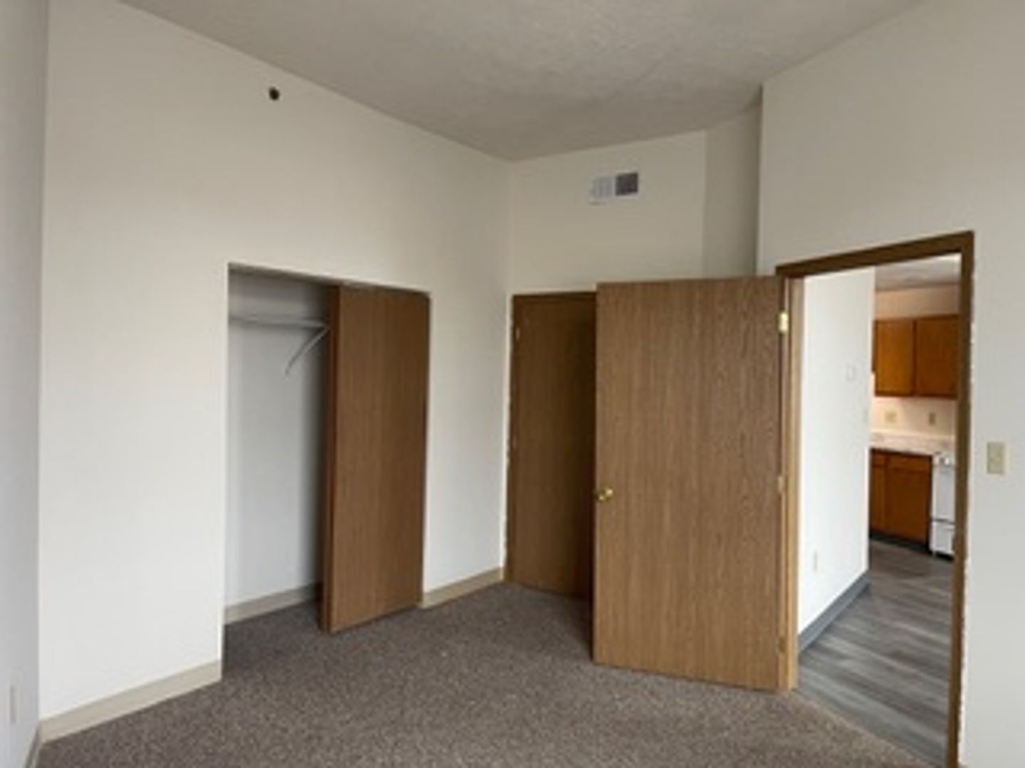 1 E Main St unit EX- WAITING LIST – photo 4