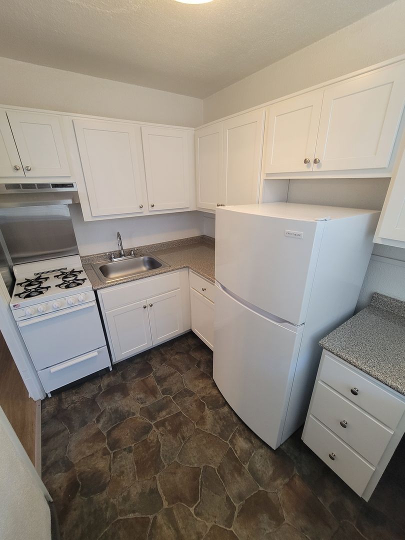 585 S Negley Ave – photo 1