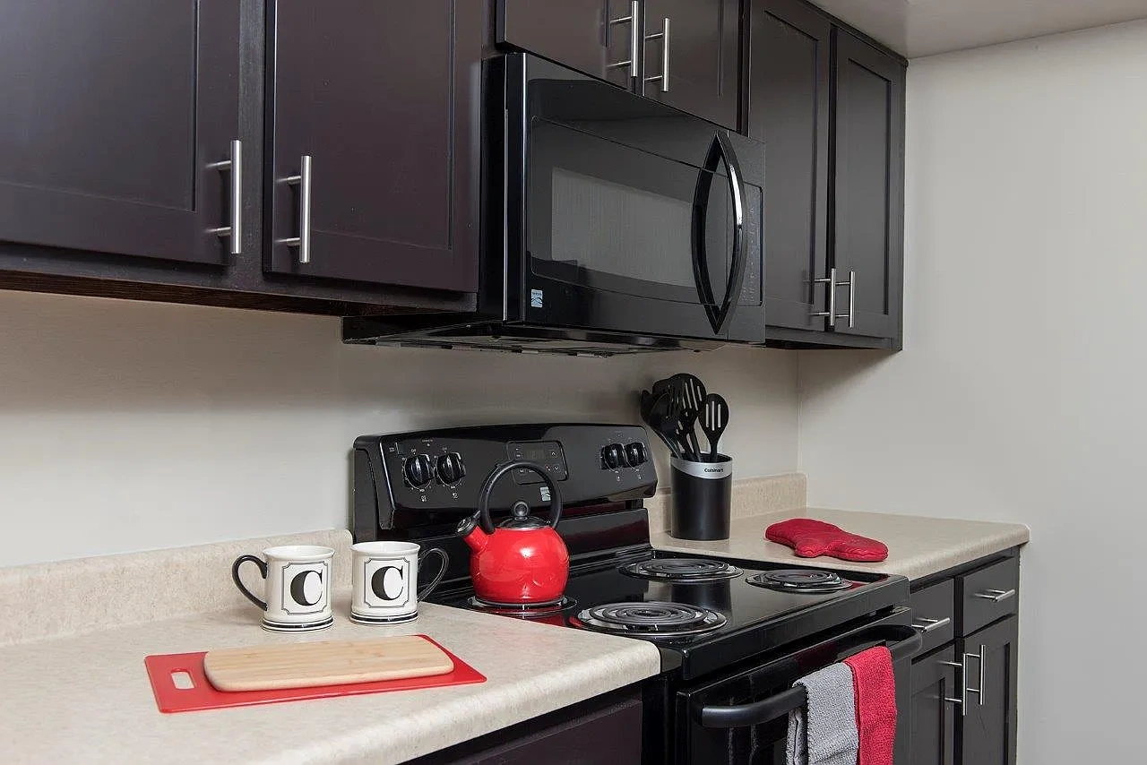 Crescent Centre Apartments & Townhomes – photo 2