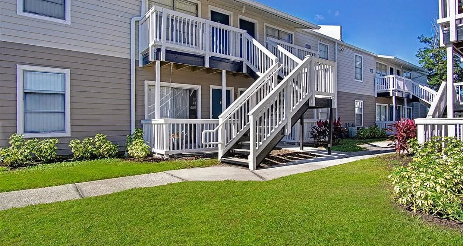 Beach Club – photo 3