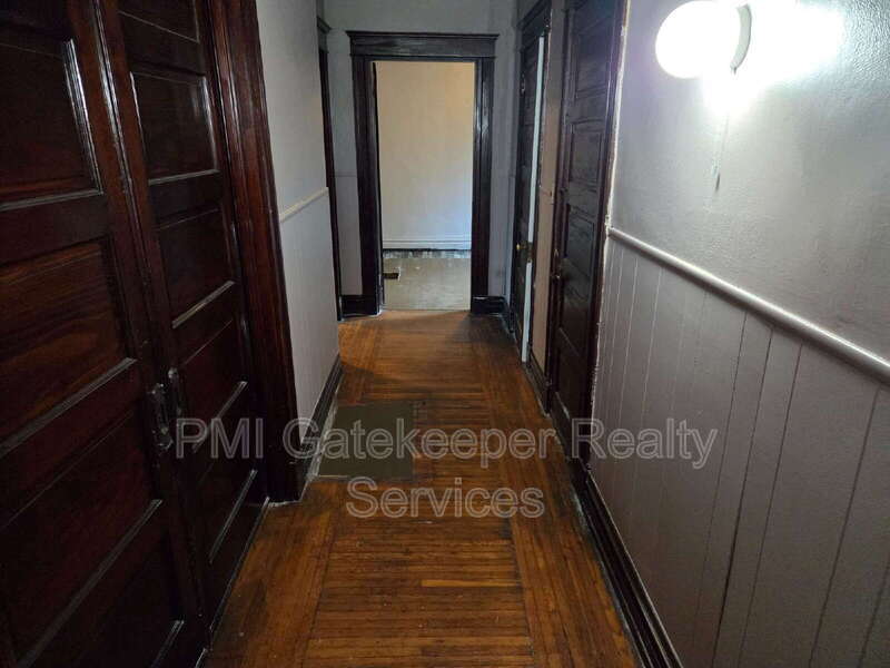 954 Hawthorne Ave unit 1 – photo 2