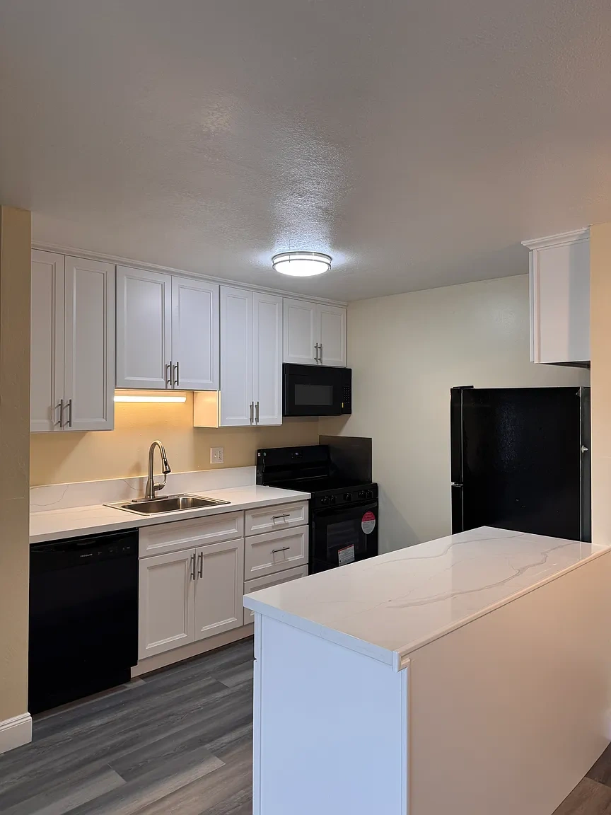 520 Van Buren Avenue – photo 1