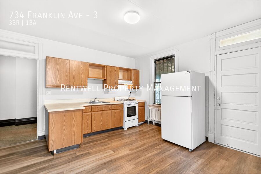 734 Franklin Ave – photo 5