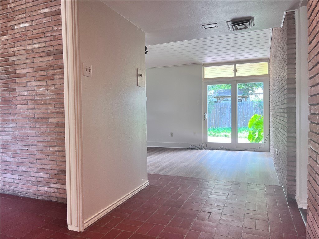 114 Janin Cir E – photo 3