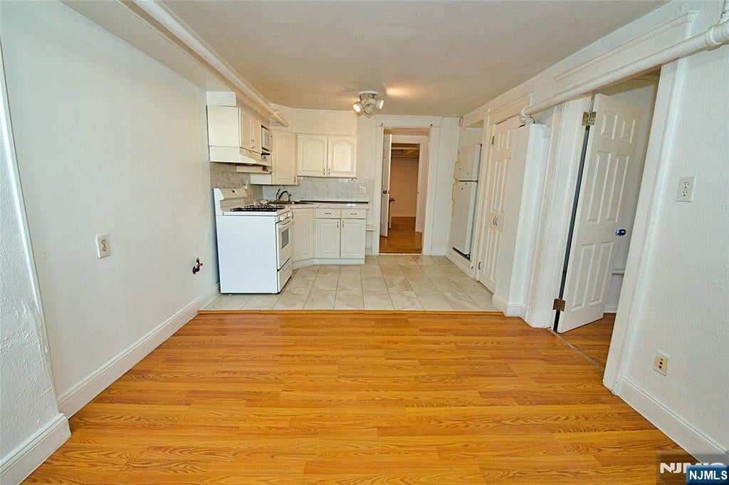 229 8th St unit REAR – photo 3