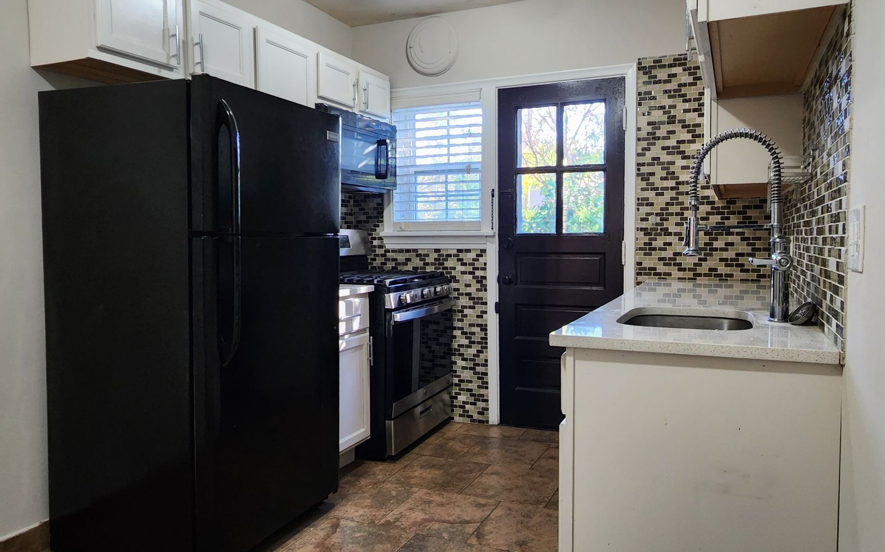 1026 Sanford Avenue – photo 1