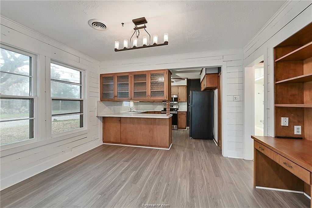 201 E North Ave – photo 2
