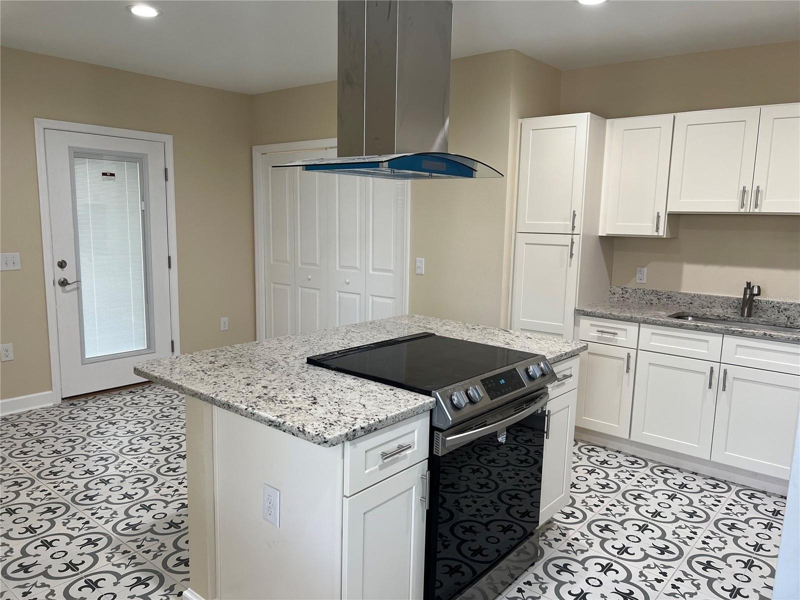 407 Ave A SE – photo 4