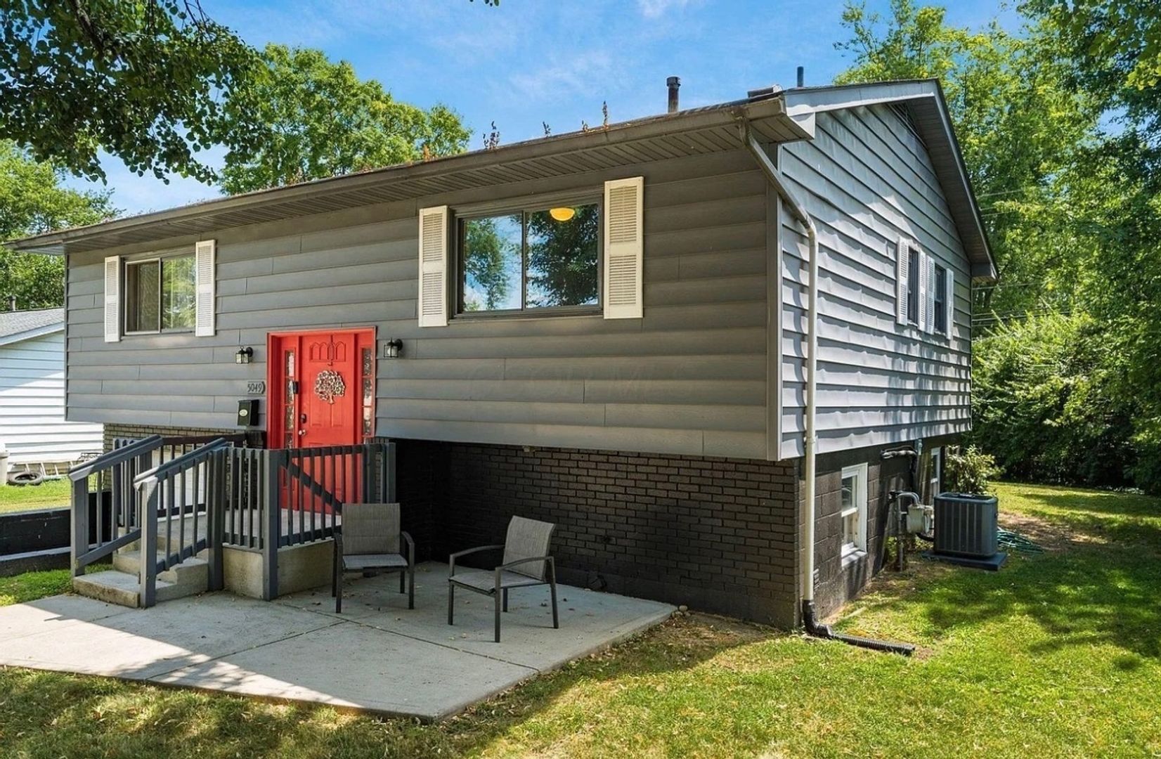 5049 Gunston Dr – photo 2