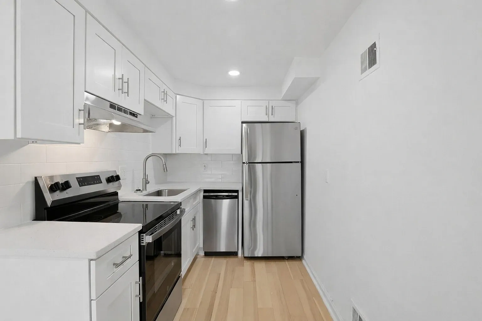 Village in the Park Apartments – photo 4