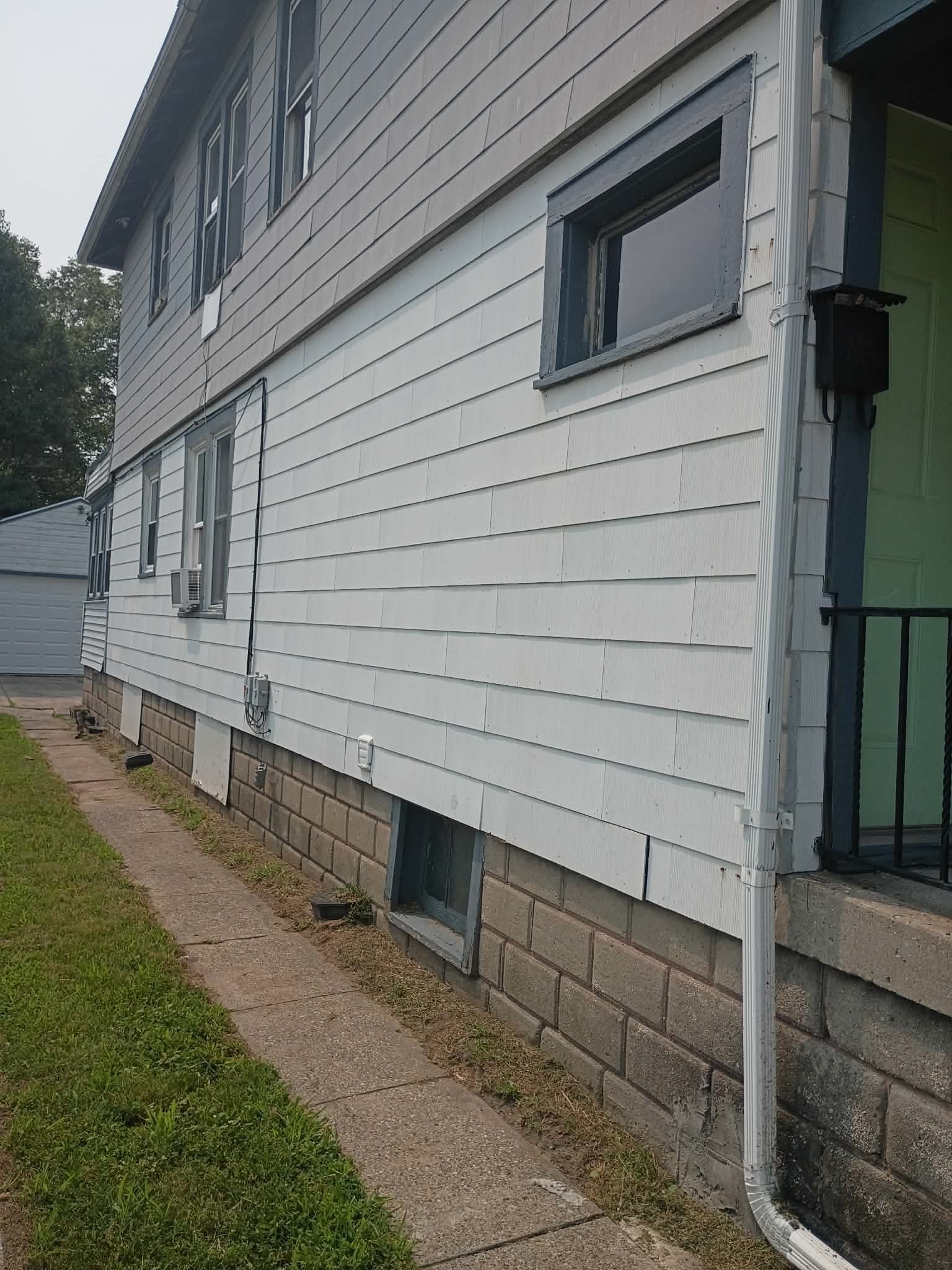 1534 E Broadway St – photo 3