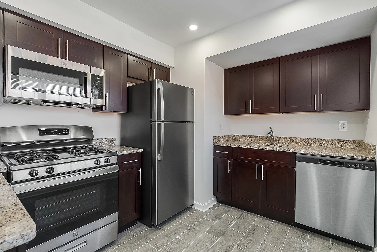 Chatham Hill Apartments – photo 2