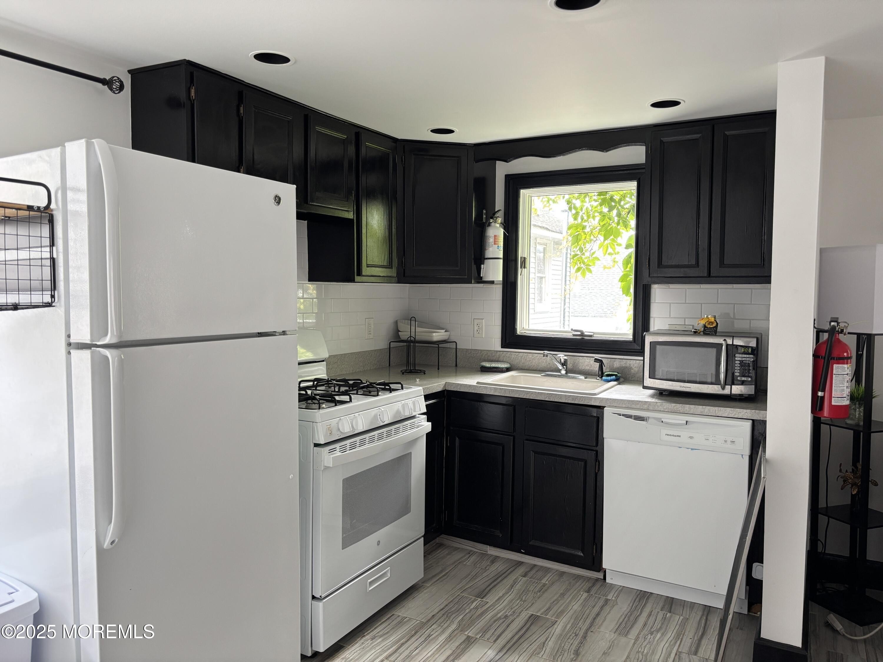 410 Burlington Ave #REAR – photo 4