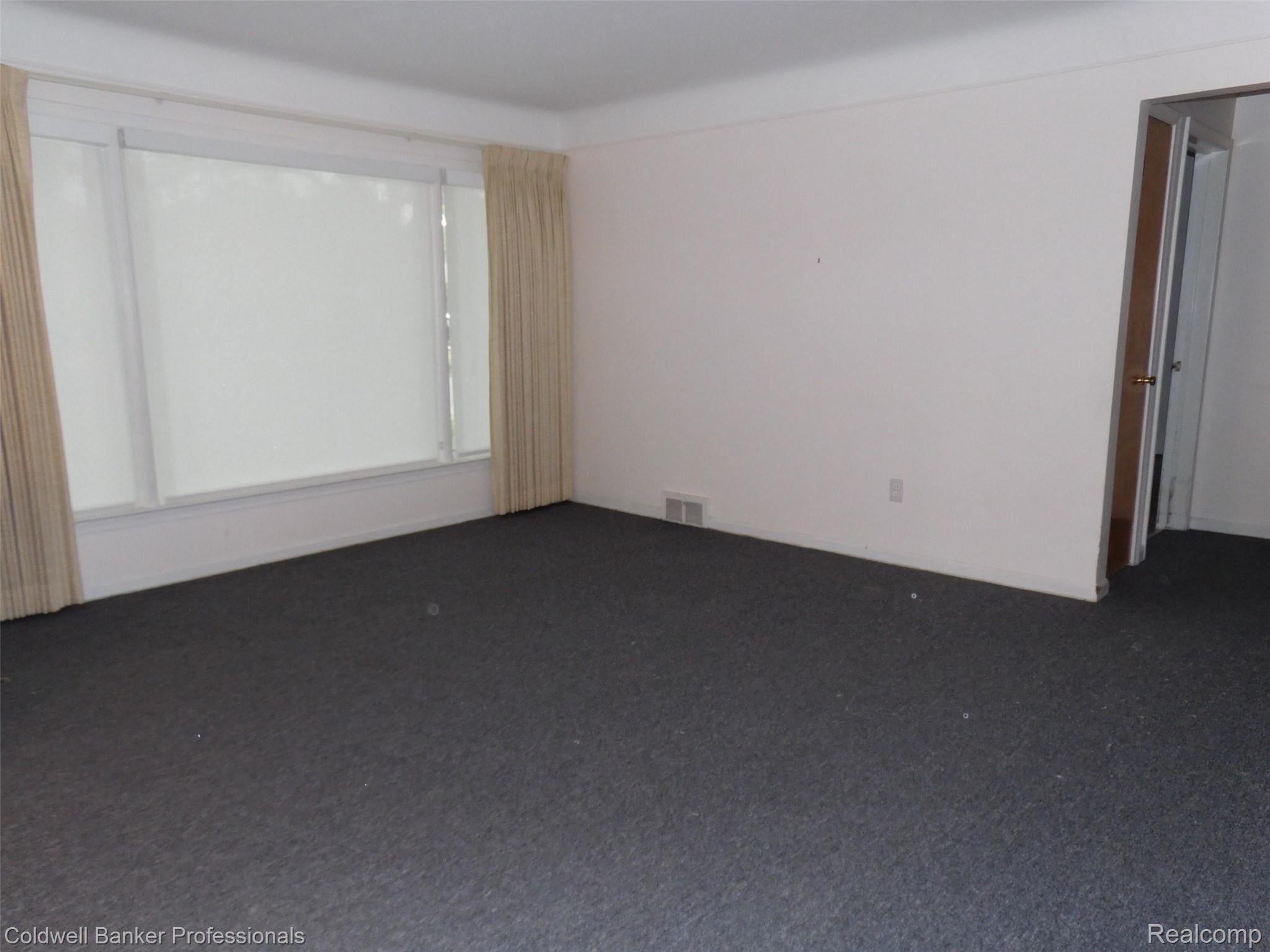 1527 Hazel St – photo 2