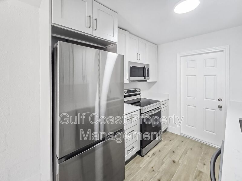 518 12th St W unit A – photo 3