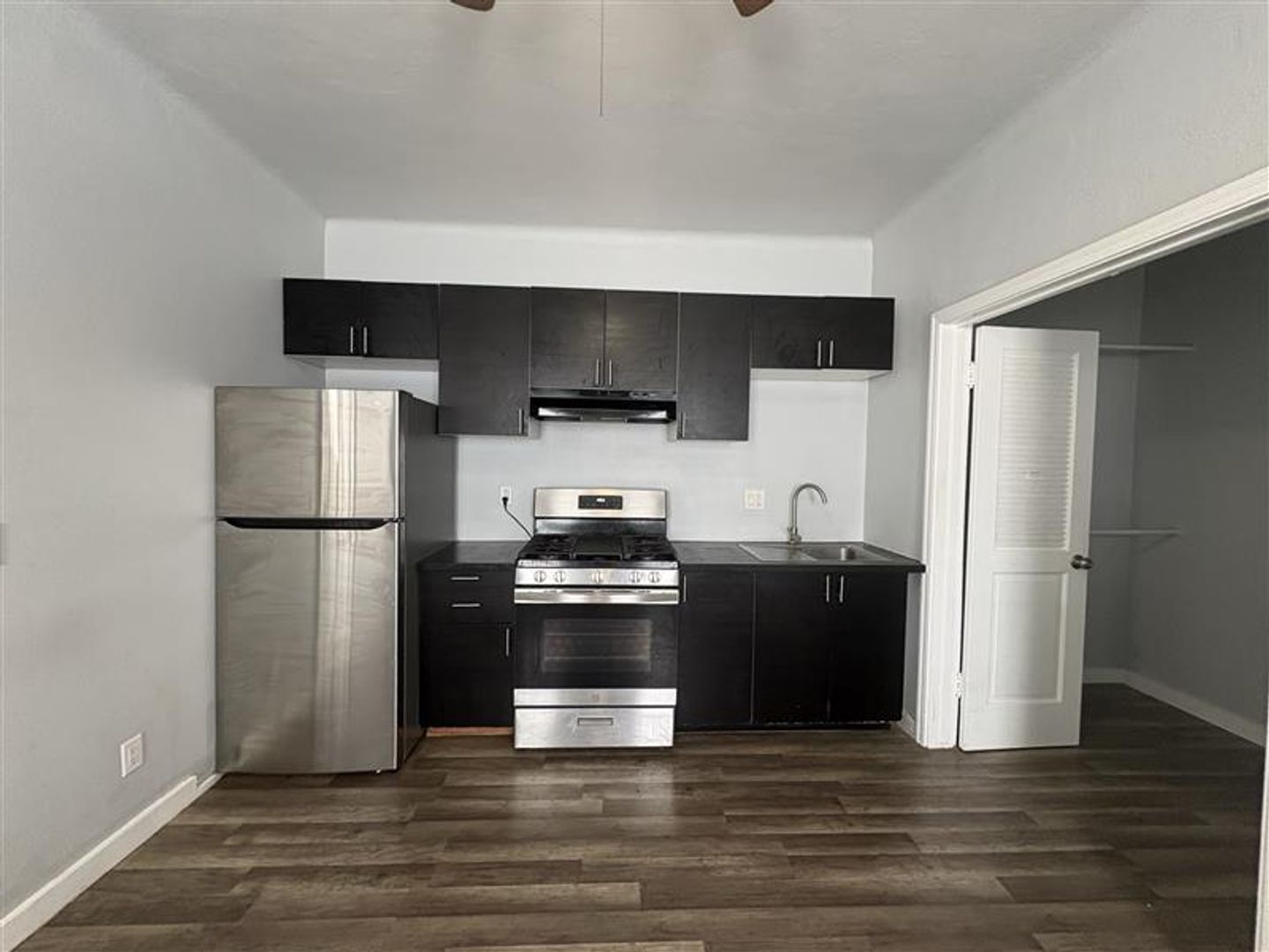 1000 Redondo Ave unit Unit 7 – photo 4