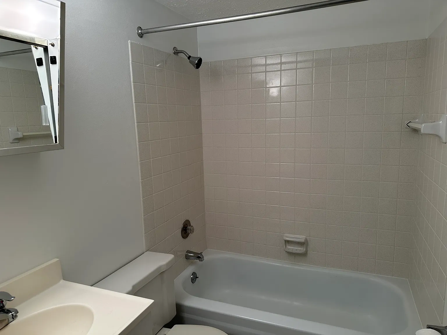 Ridge Plaza Apartments – photo 4