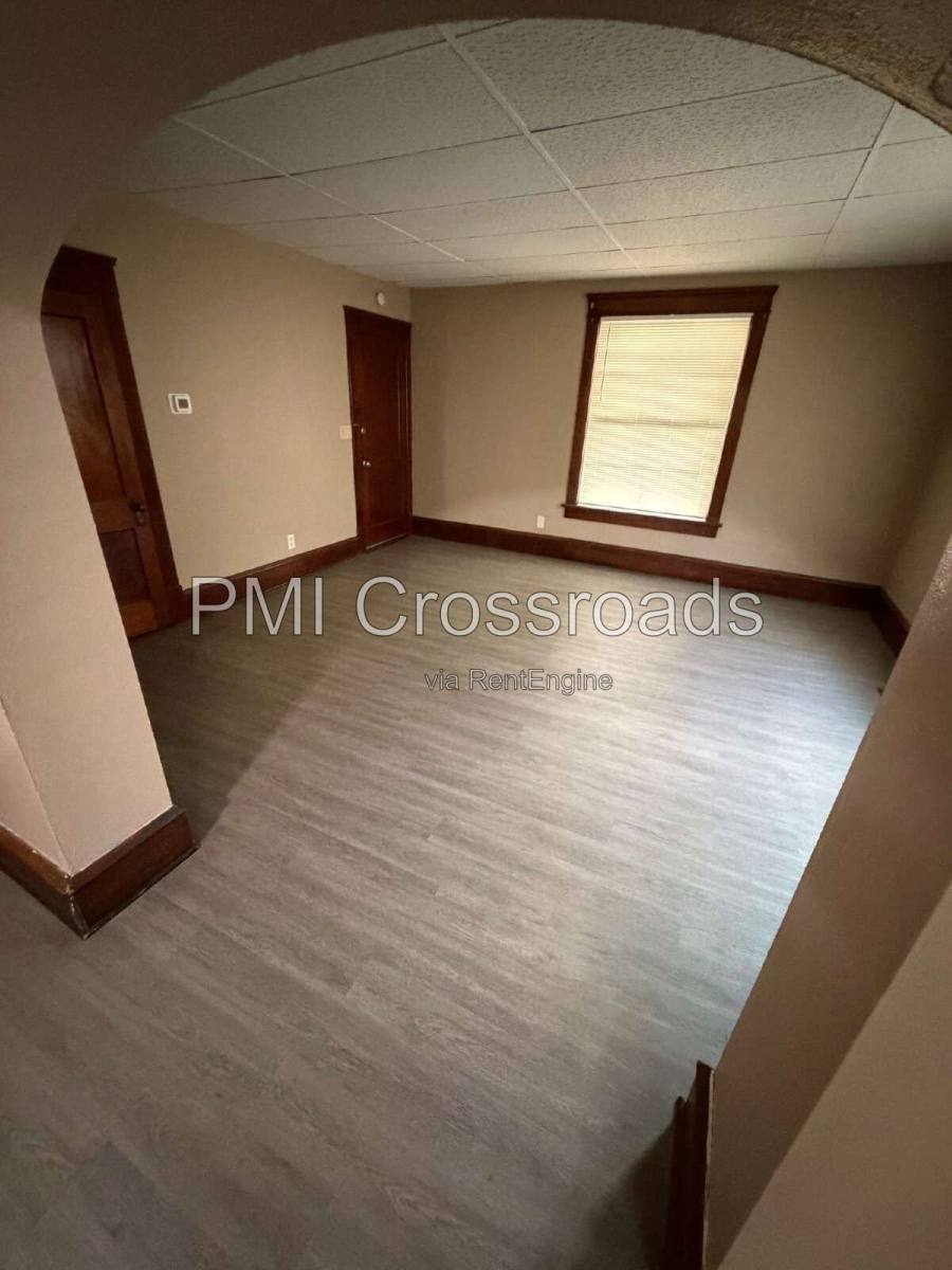 932 Roslyn Ave SW unit 1 – photo 5