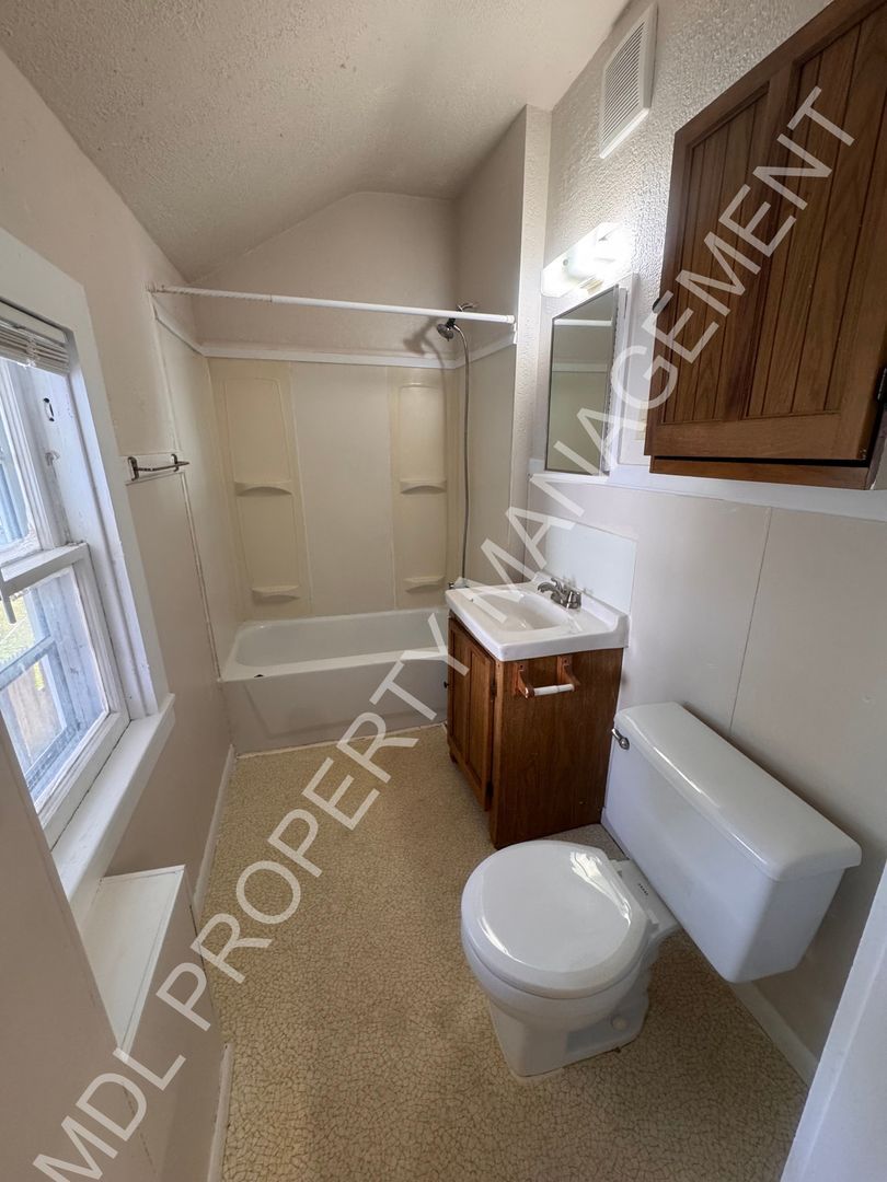 316 N Jackson St unit #2 – photo 3