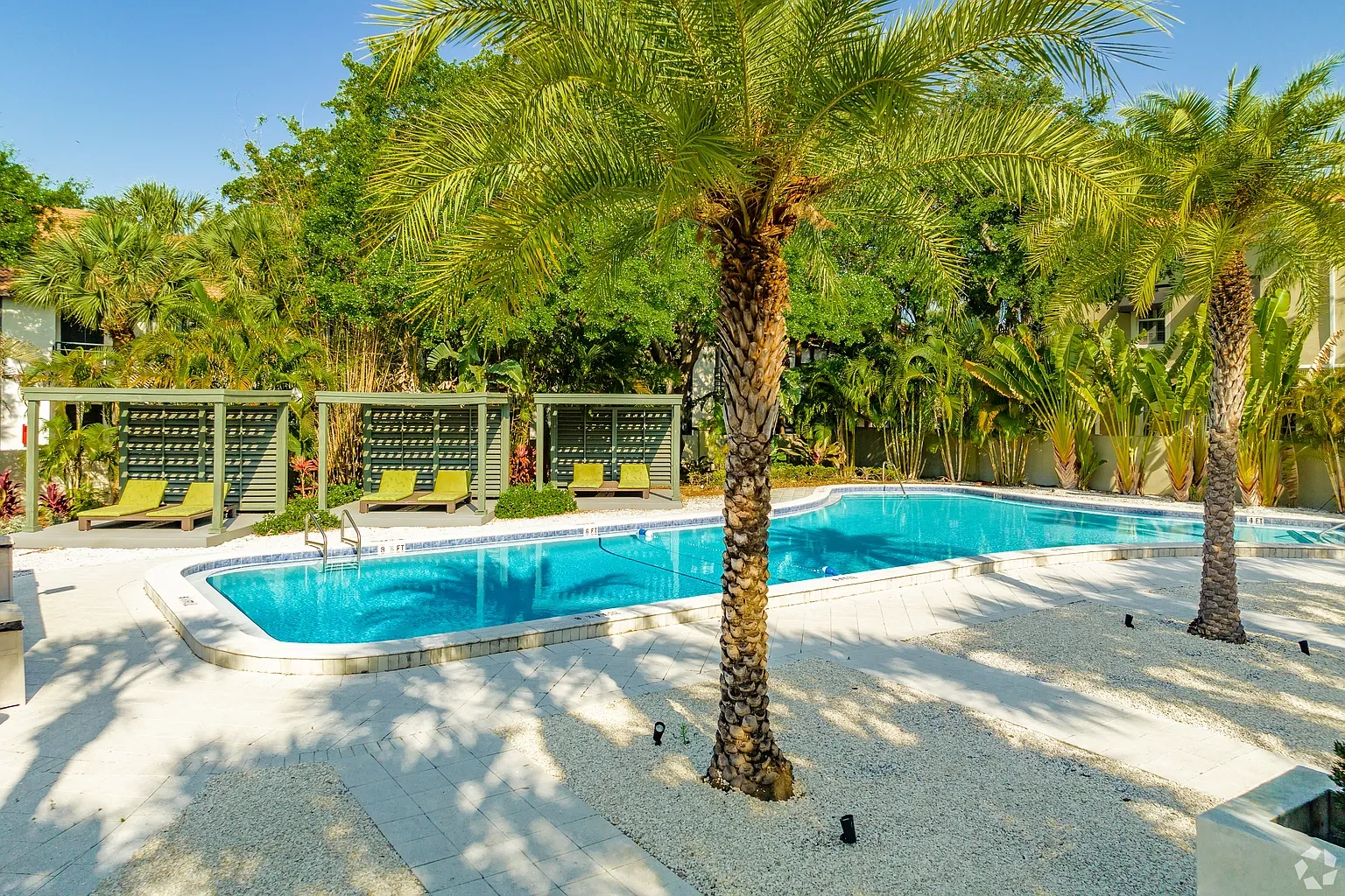 Bay Colony Apartments – photo 2