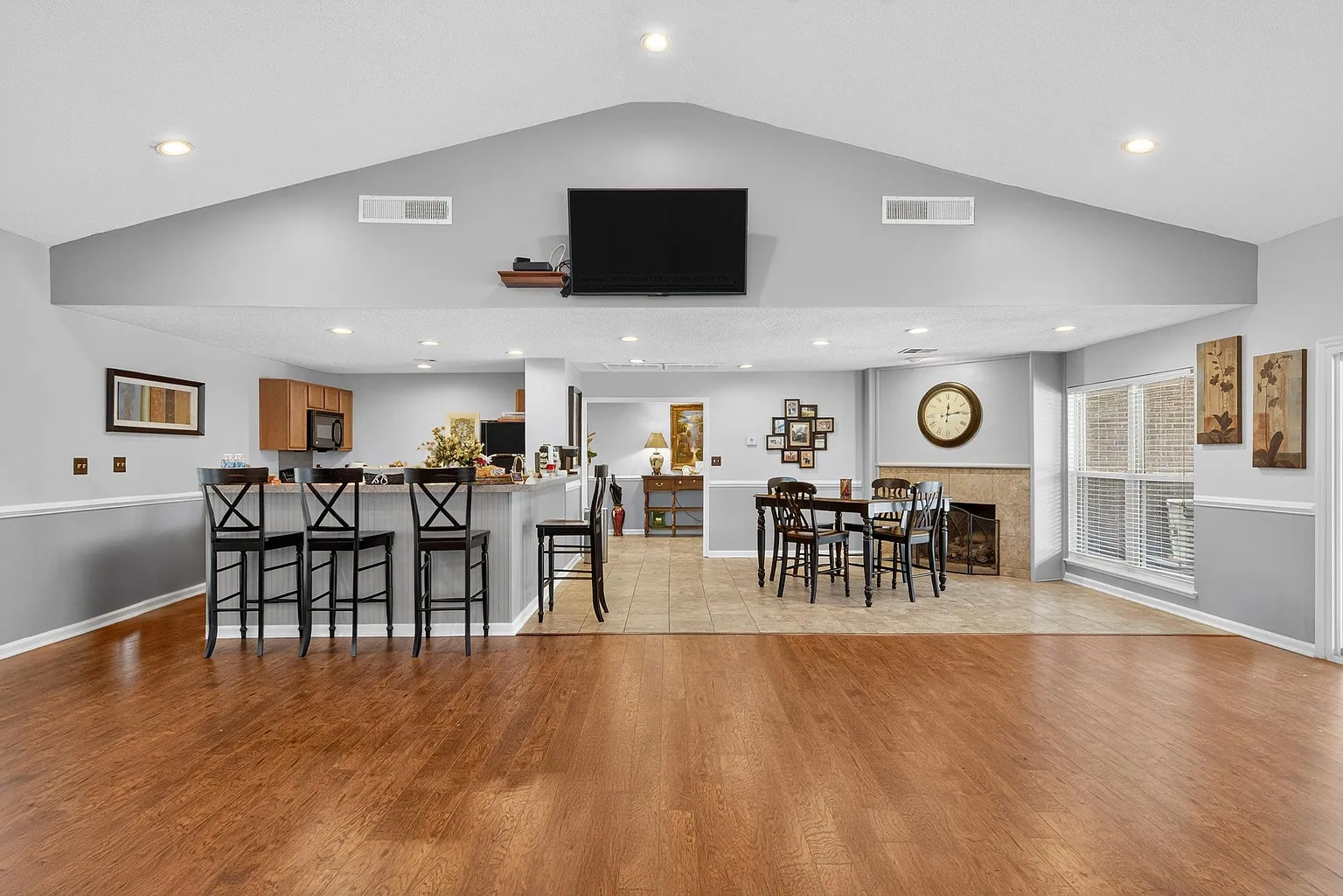 North Bluff Apartments – photo 3