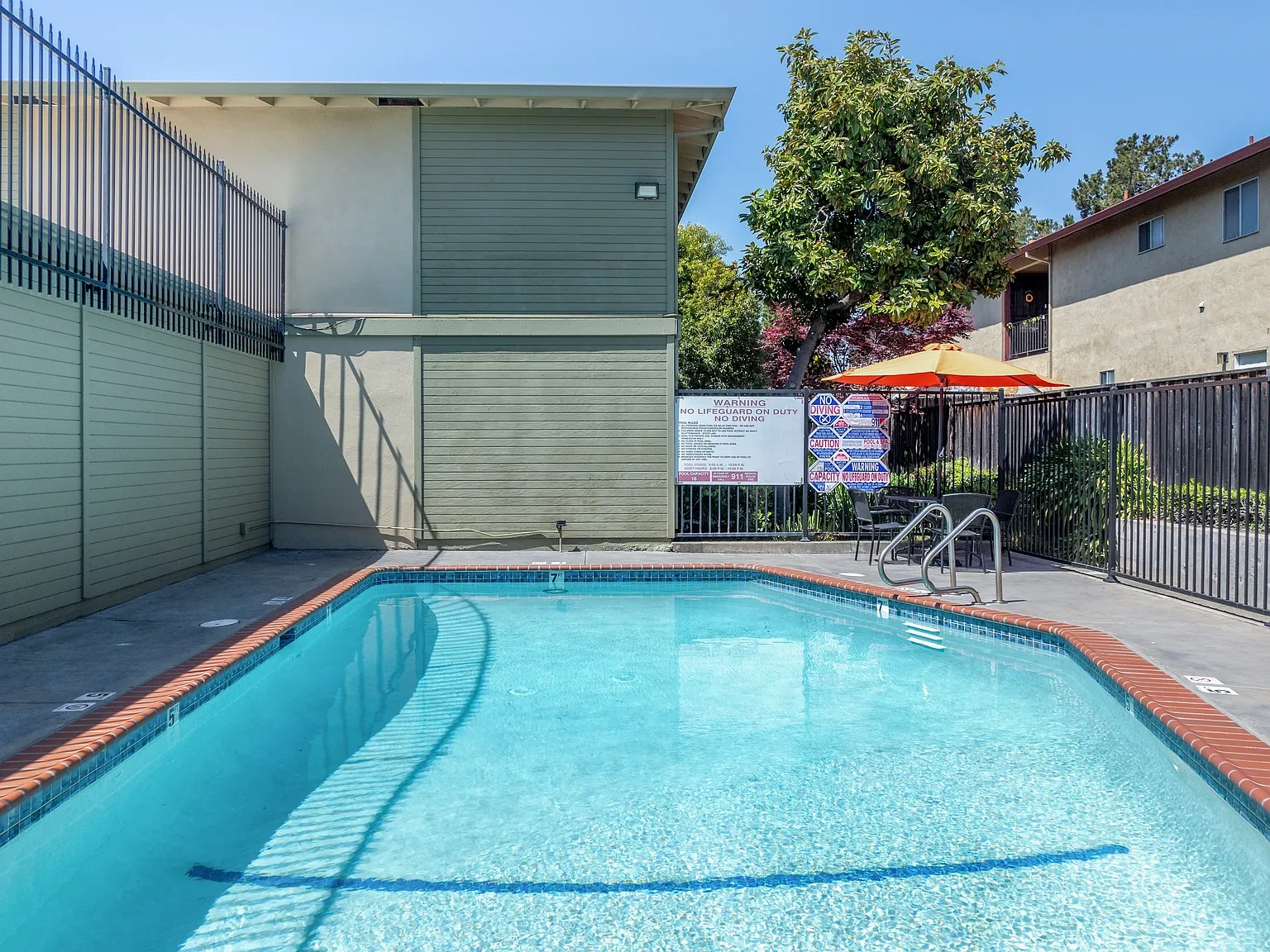 Town House Plaza – photo 4