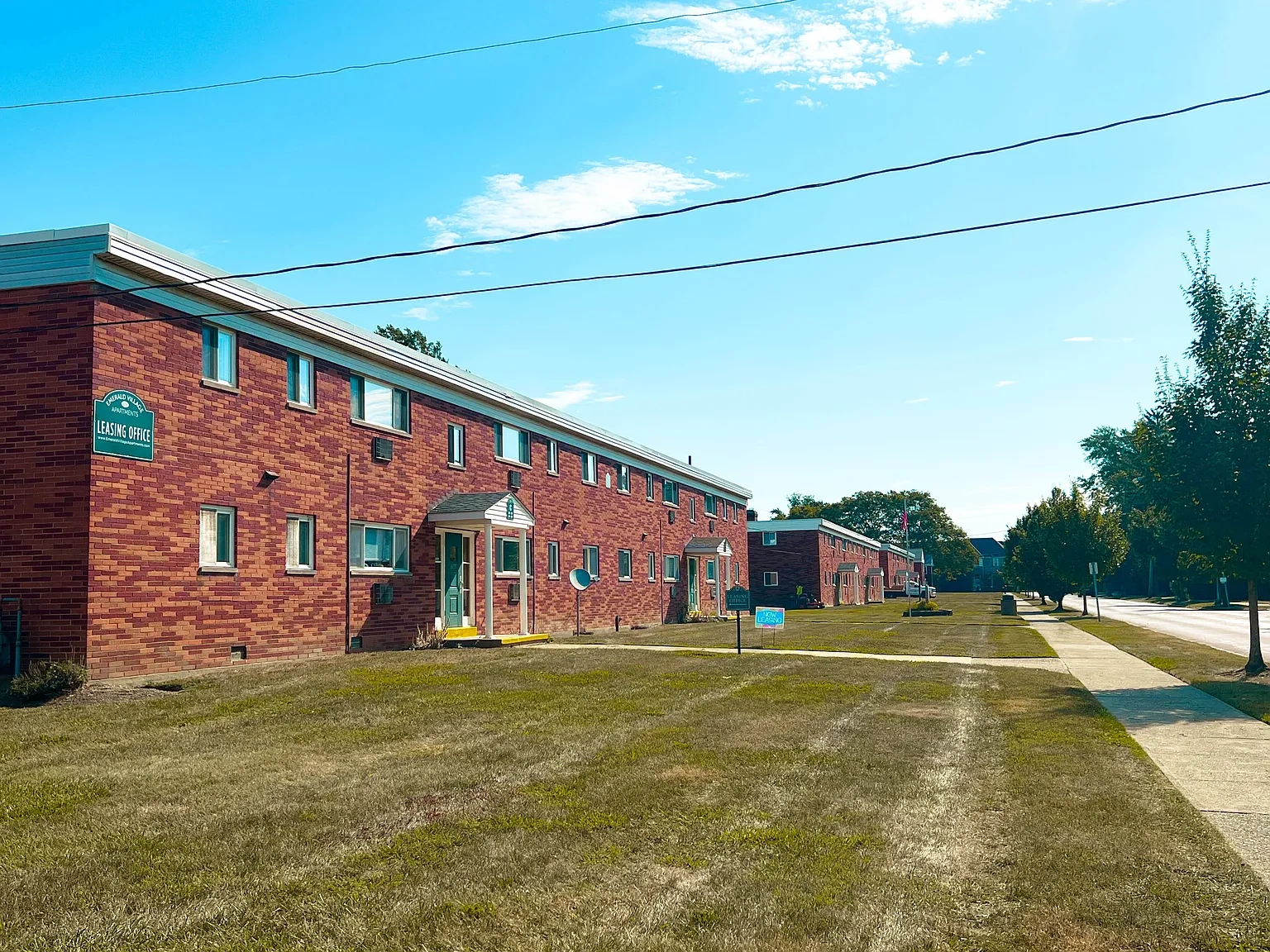 Emerald Village Apartments – photo 2