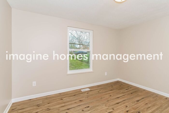 676 Harcourt Dr – photo 5