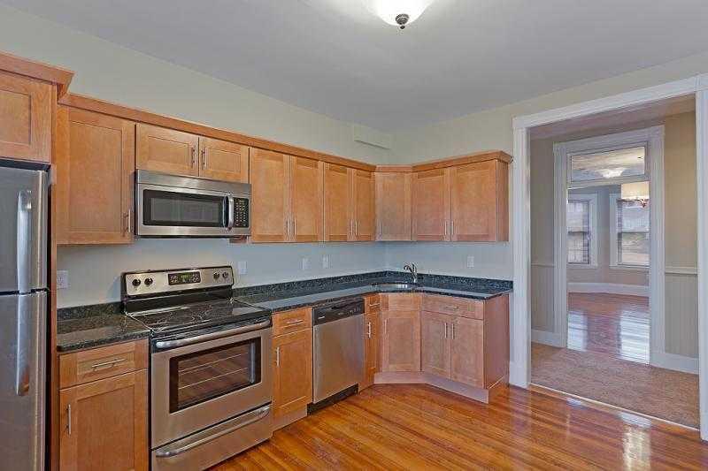 104 Gladstone St – photo 4