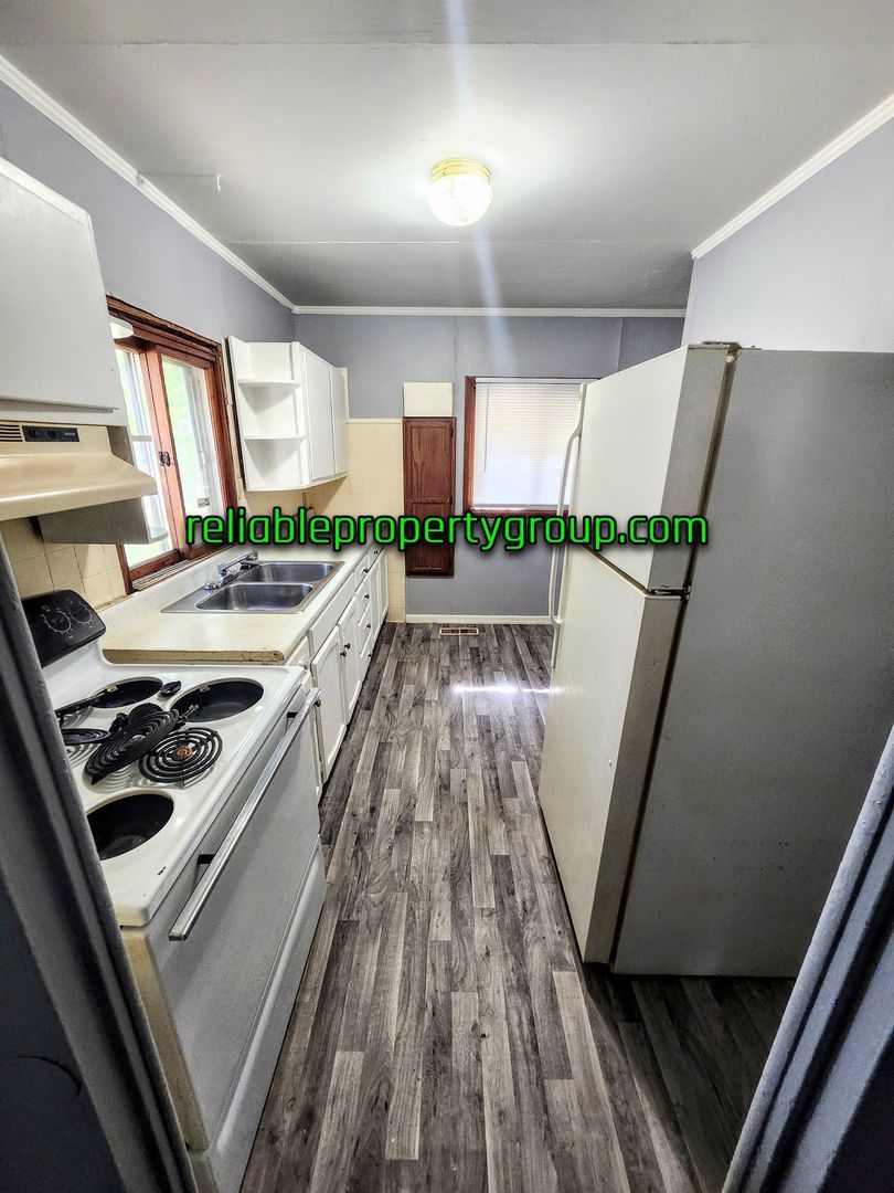 1018 Baxter St – photo 3