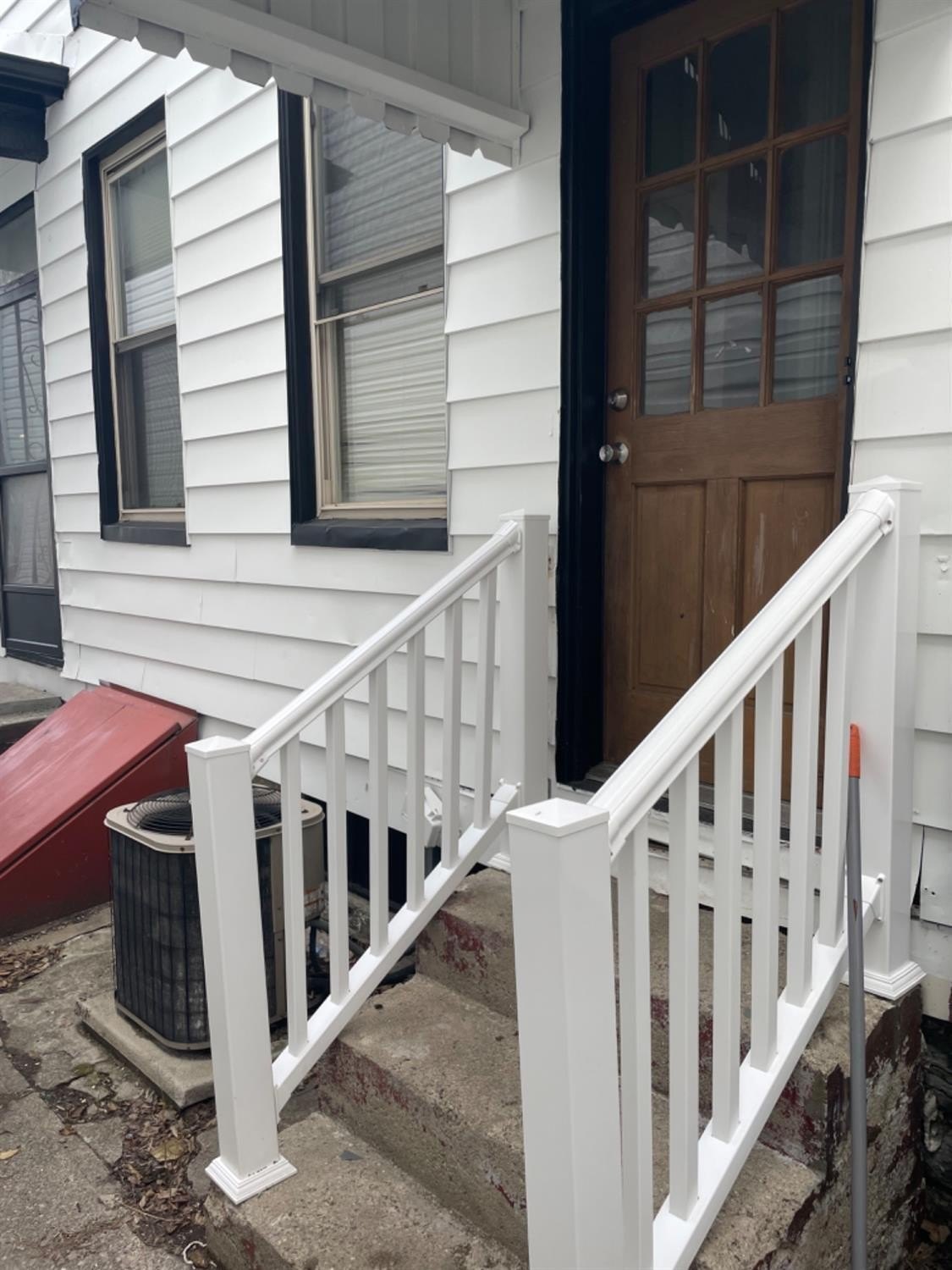 2242 Victor St – photo 2