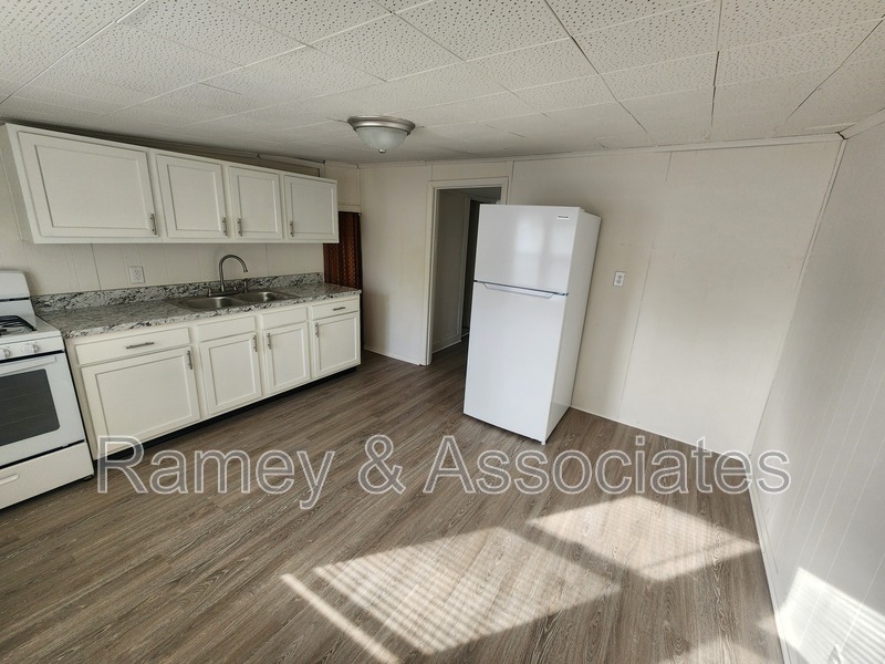 1122 Larchmont Ave unit B – photo 3