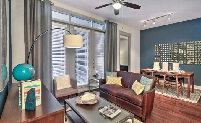 621 W 24th St – photo 2
