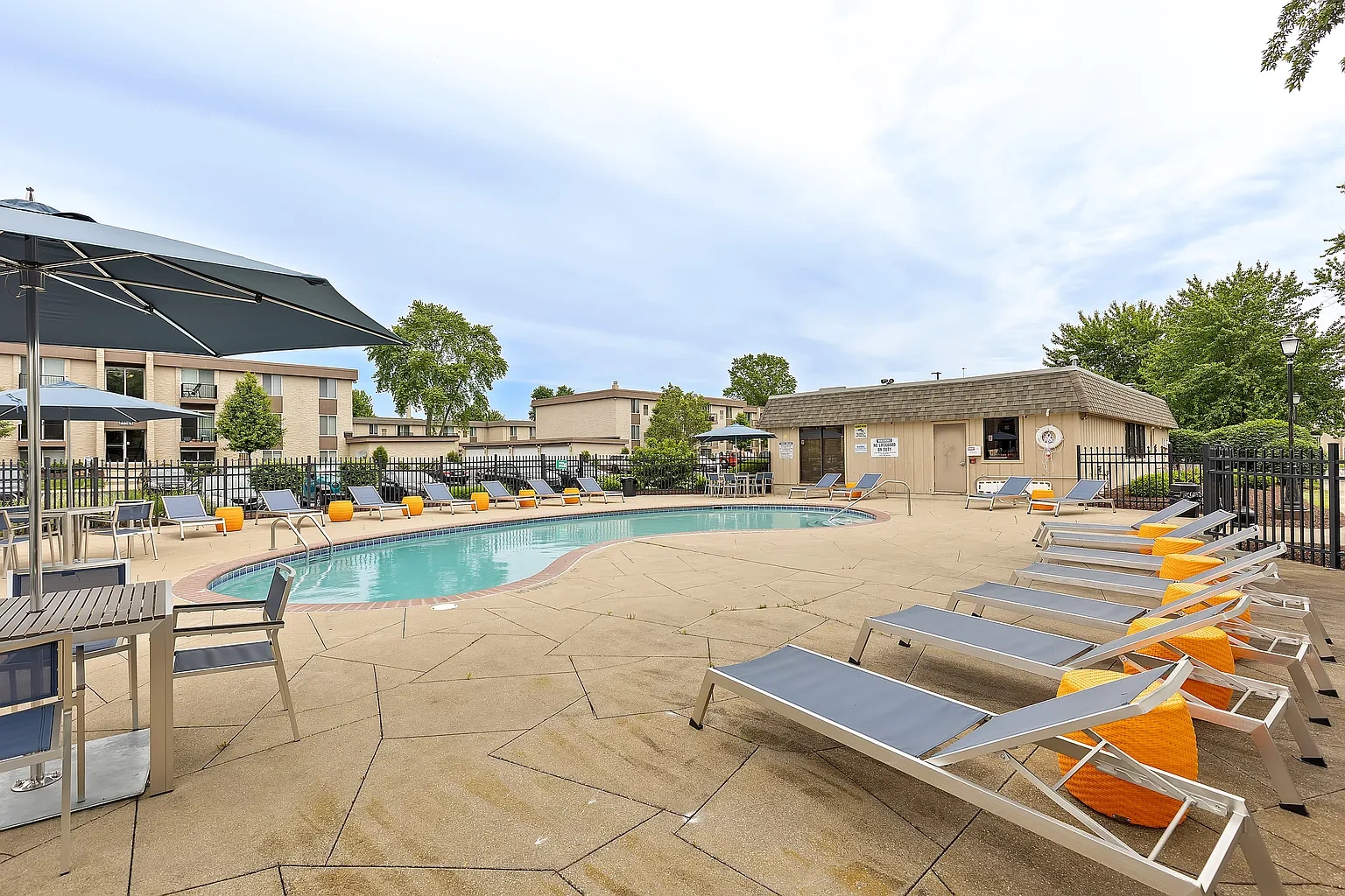 Village on South Carpenter – photo 2