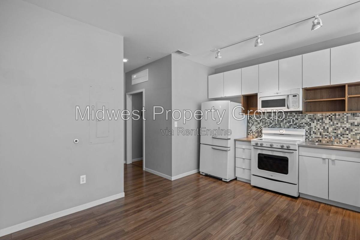 4100 Lindell Blvd unit 201 – photo 5