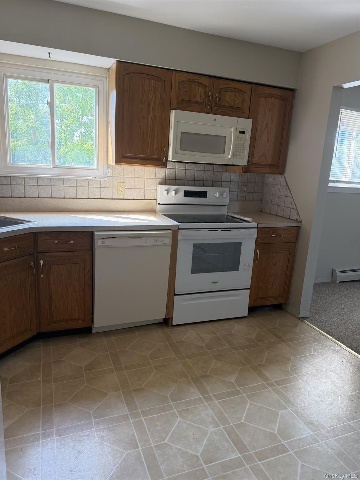 685 3rd St – photo 2