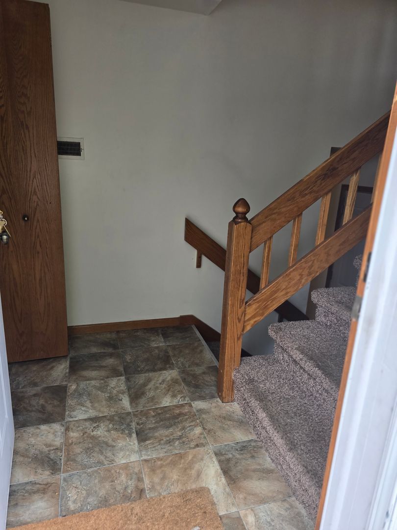 1627 Rustic Dr unit 1629 – photo 3