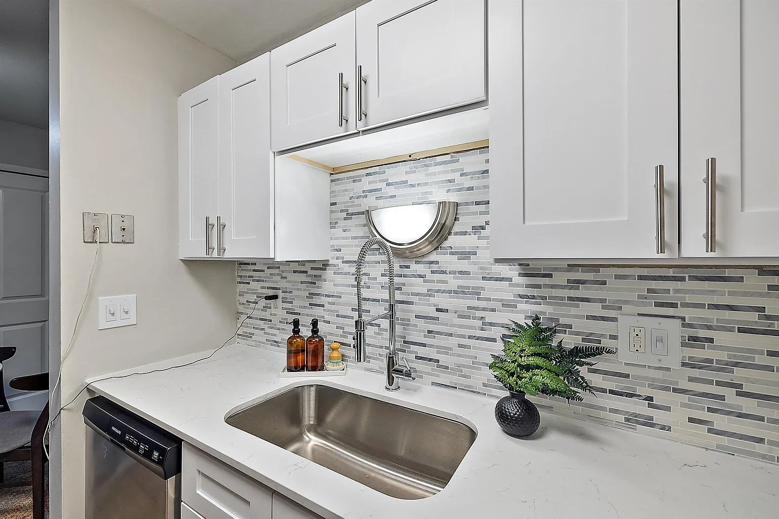 Town & Country Apartments - Wixom, MI – photo 3