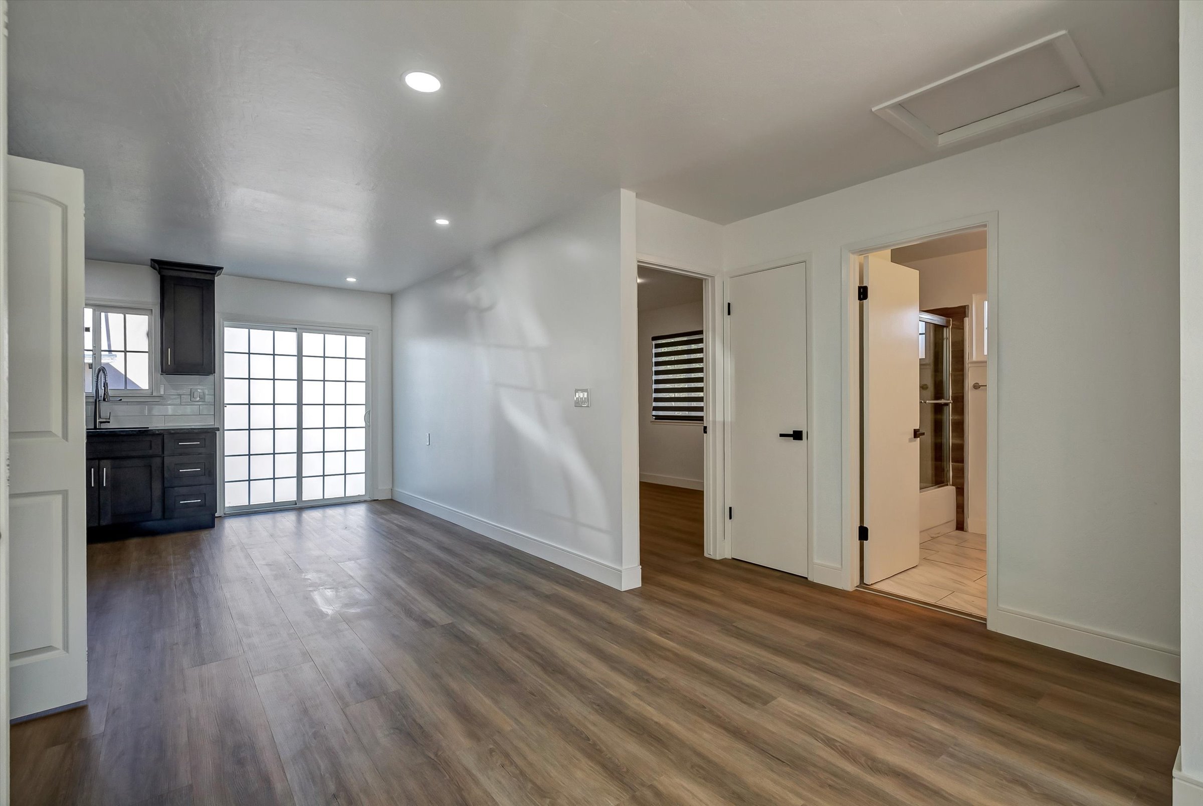 568 Simon St – photo 4