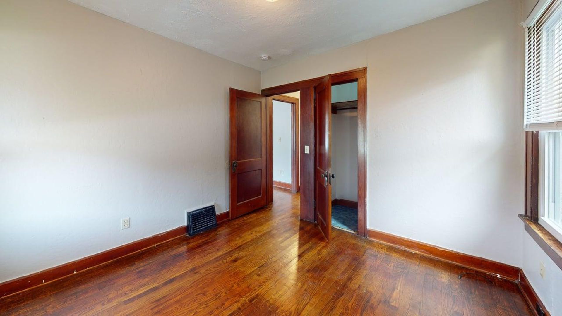 1377 Nichols Ave – photo 4