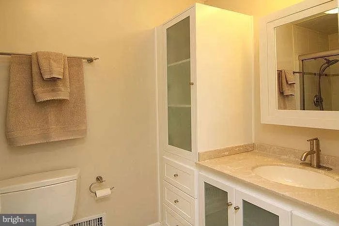 5458 Bluecoat Ln – photo 2